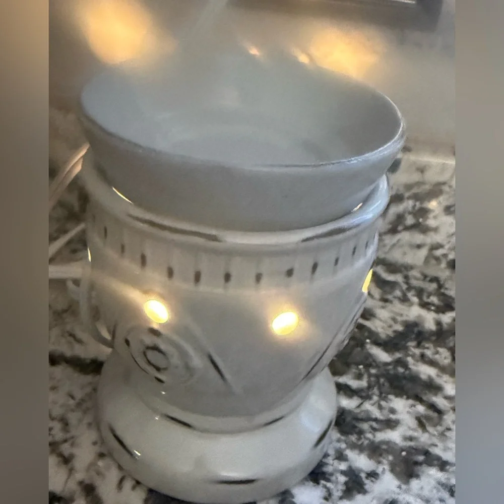 Scentsy Hampton Full Size wax warmer retired works